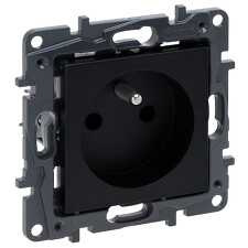LEGRAND 863533 Niloé STEP Zásuvka 2P+T clonky černá